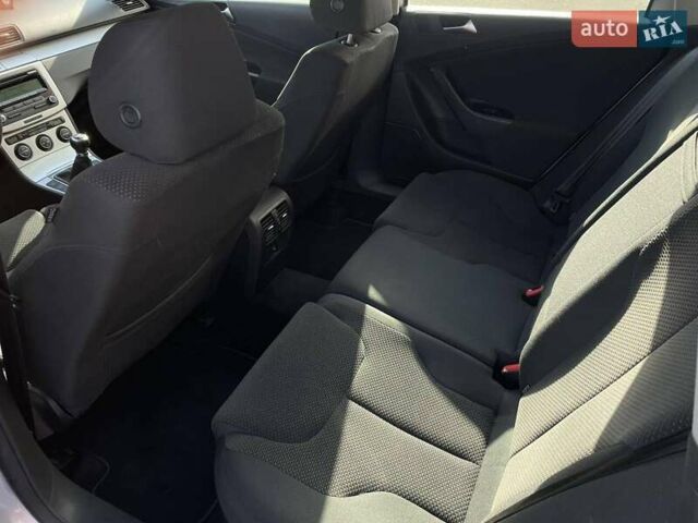 Сірий Фольксваген Пассат, об'ємом двигуна 1.8 л та пробігом 220 тис. км за 6800 $, фото 22 на Automoto.ua