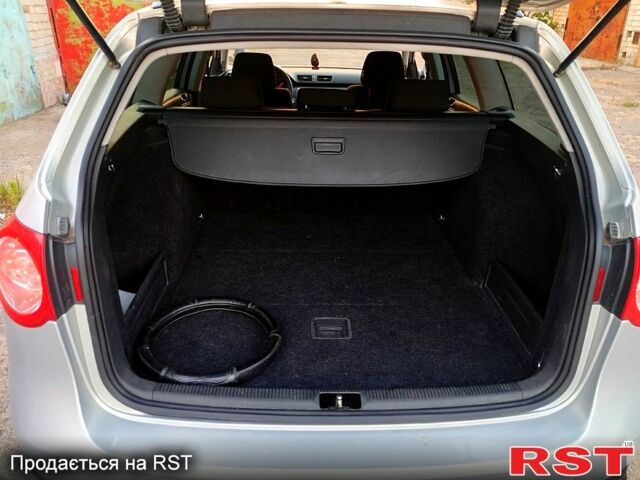 Серый Фольксваген Пассат, объемом двигателя 2 л и пробегом 275 тыс. км за 6000 $, фото 3 на Automoto.ua