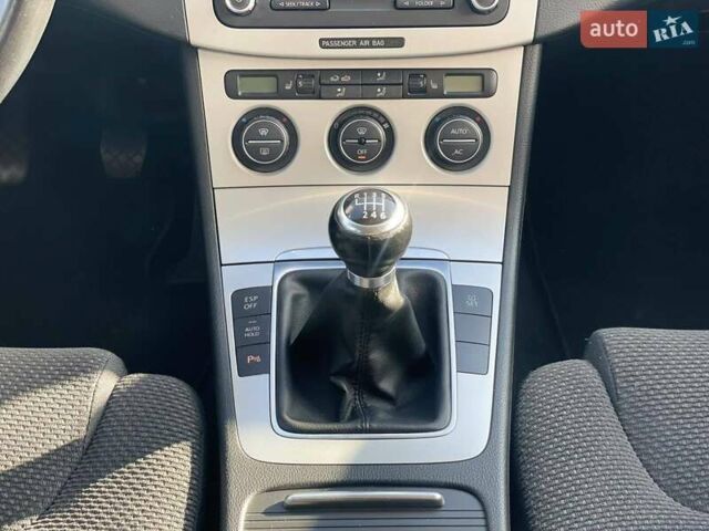 Сірий Фольксваген Пассат, об'ємом двигуна 1.8 л та пробігом 220 тис. км за 6800 $, фото 17 на Automoto.ua