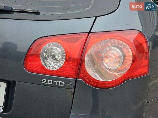 Серый Фольксваген Пассат, объемом двигателя 1.97 л и пробегом 302 тыс. км за 4950 $, фото 43 на Automoto.ua