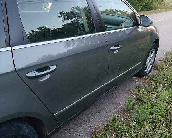 Серый Фольксваген Пассат, объемом двигателя 2 л и пробегом 304 тыс. км за 4900 $, фото 7 на Automoto.ua