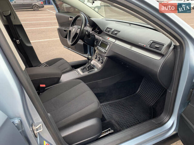 Серый Фольксваген Пассат, объемом двигателя 1.9 л и пробегом 230 тыс. км за 7500 $, фото 17 на Automoto.ua