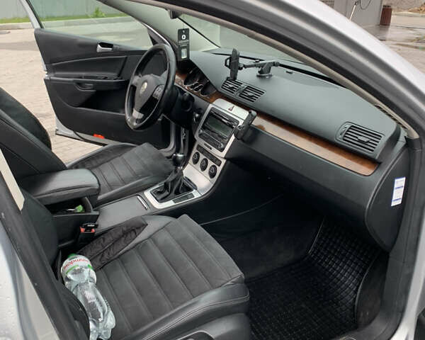 Серый Фольксваген Пассат, объемом двигателя 1.8 л и пробегом 370 тыс. км за 6000 $, фото 2 на Automoto.ua