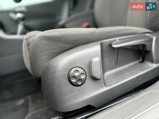 Серый Фольксваген Пассат, объемом двигателя 1.97 л и пробегом 286 тыс. км за 6750 $, фото 65 на Automoto.ua