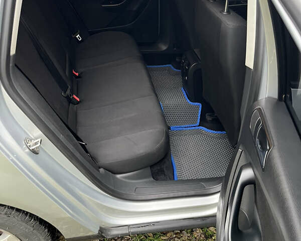 Серый Фольксваген Пассат, объемом двигателя 1.97 л и пробегом 250 тыс. км за 7800 $, фото 4 на Automoto.ua