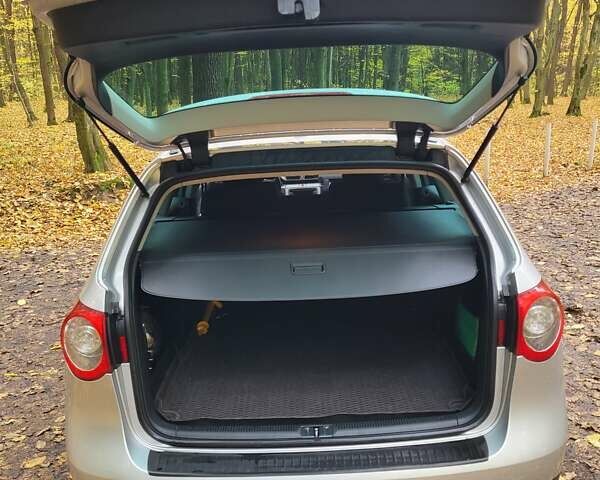 Серый Фольксваген Пассат, объемом двигателя 1.97 л и пробегом 355 тыс. км за 7200 $, фото 8 на Automoto.ua