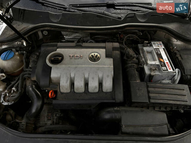 Серый Фольксваген Пассат, объемом двигателя 1.97 л и пробегом 349 тыс. км за 4850 $, фото 44 на Automoto.ua