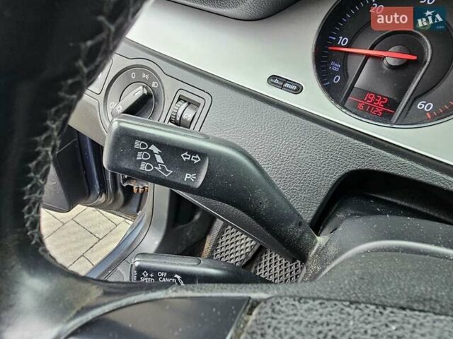 Серый Фольксваген Пассат, объемом двигателя 1.97 л и пробегом 302 тыс. км за 4950 $, фото 61 на Automoto.ua