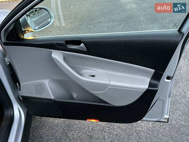 Серый Фольксваген Пассат, объемом двигателя 1.8 л и пробегом 227 тыс. км за 7450 $, фото 50 на Automoto.ua