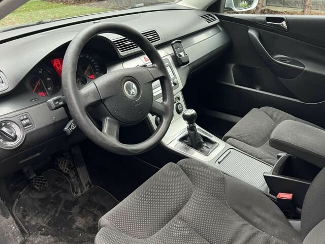 Серый Фольксваген Пассат, объемом двигателя 0 л и пробегом 250 тыс. км за 3300 $, фото 2 на Automoto.ua