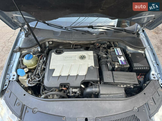 Серый Фольксваген Пассат, объемом двигателя 1.97 л и пробегом 358 тыс. км за 5500 $, фото 9 на Automoto.ua