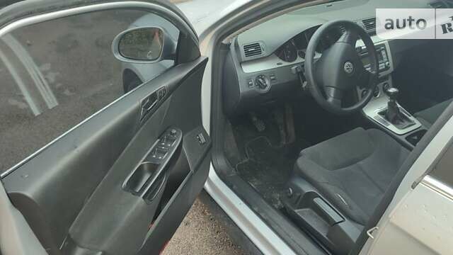 Сірий Фольксваген Пассат, об'ємом двигуна 1.8 л та пробігом 131 тис. км за 6500 $, фото 14 на Automoto.ua