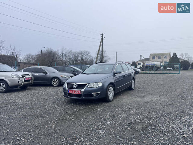 Серый Фольксваген Пассат, объемом двигателя 1.6 л и пробегом 243 тыс. км за 6450 $, фото 1 на Automoto.ua