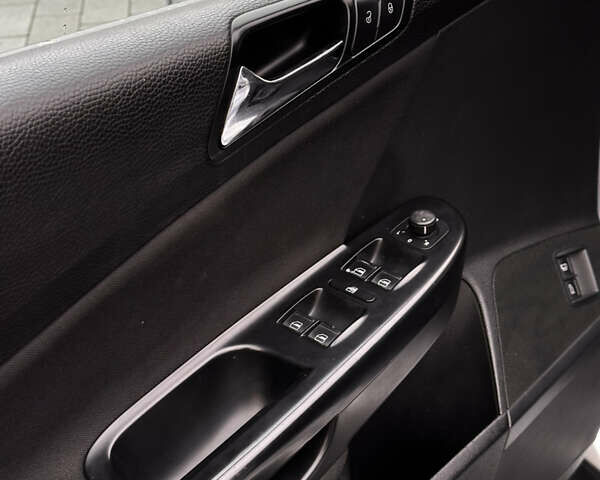 Серый Фольксваген Пассат, объемом двигателя 1.97 л и пробегом 349 тыс. км за 4850 $, фото 34 на Automoto.ua