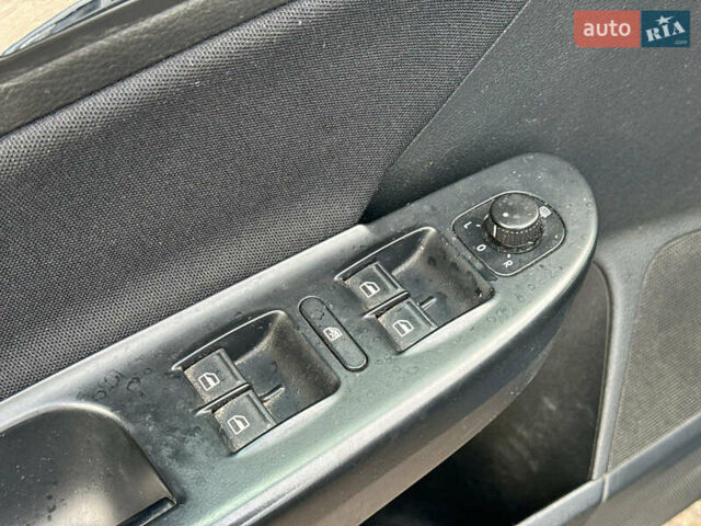 Серый Фольксваген Пассат, объемом двигателя 1.8 л и пробегом 292 тыс. км за 8740 $, фото 11 на Automoto.ua