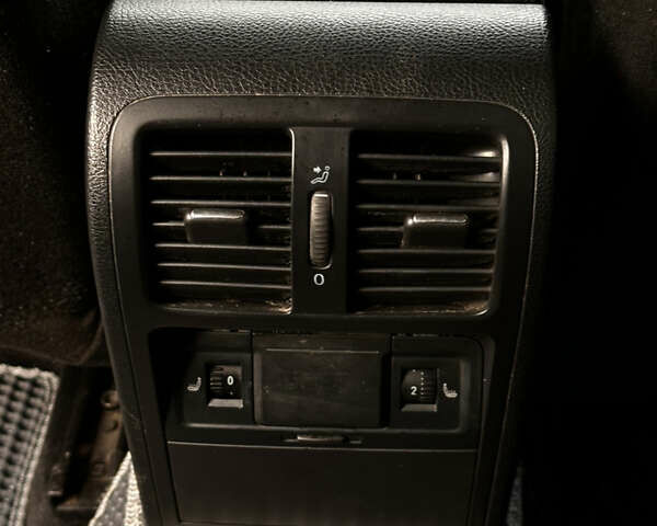 Серый Фольксваген Пассат, объемом двигателя 1.97 л и пробегом 349 тыс. км за 4850 $, фото 37 на Automoto.ua