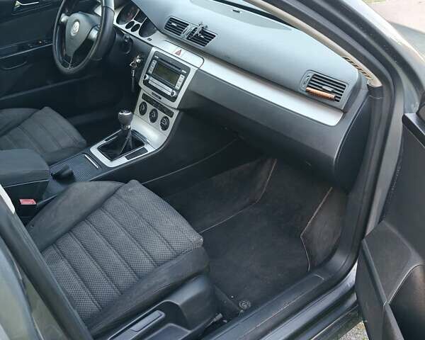 Серый Фольксваген Пассат, объемом двигателя 2 л и пробегом 304 тыс. км за 4900 $, фото 8 на Automoto.ua