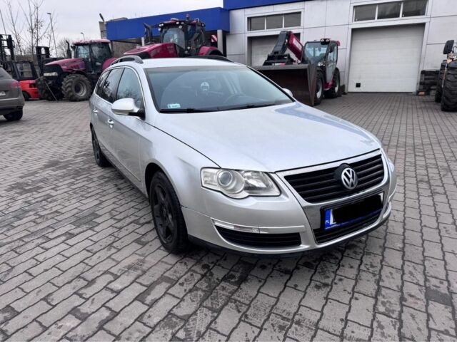 Серый Фольксваген Пассат, объемом двигателя 1.6 л и пробегом 261 тыс. км за 2299 $, фото 2 на Automoto.ua