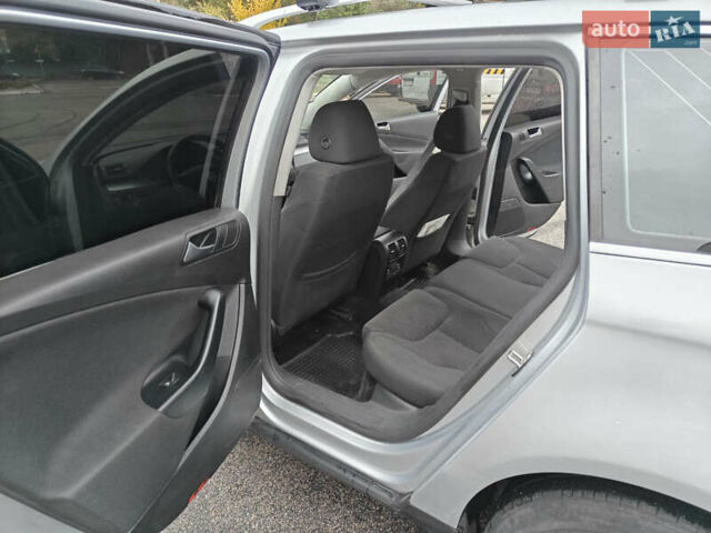 Серый Фольксваген Пассат, объемом двигателя 3.2 л и пробегом 300 тыс. км за 5400 $, фото 6 на Automoto.ua