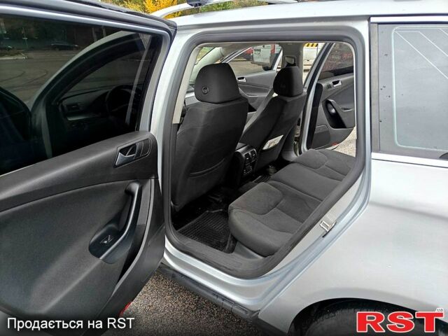 Серый Фольксваген Пассат, объемом двигателя 3.2 л и пробегом 298 тыс. км за 6250 $, фото 7 на Automoto.ua