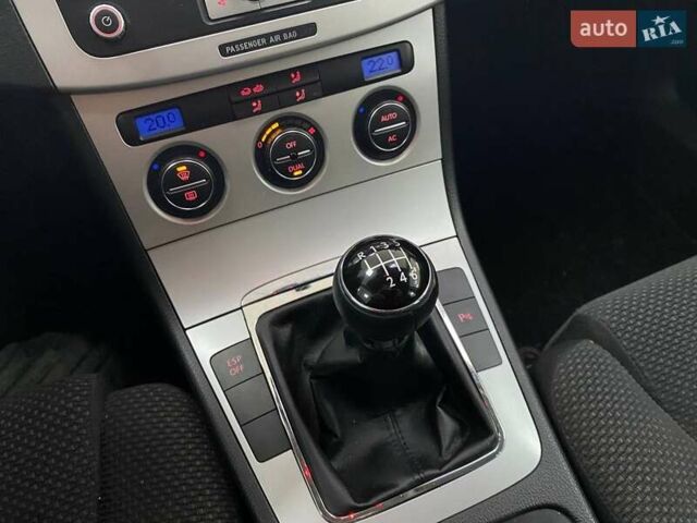 Сірий Фольксваген Пассат, об'ємом двигуна 1.8 л та пробігом 198 тис. км за 7490 $, фото 30 на Automoto.ua