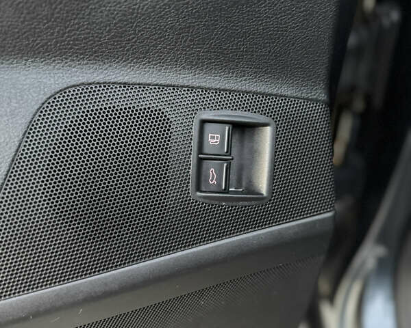 Сірий Фольксваген Пассат, об'ємом двигуна 1.97 л та пробігом 377 тис. км за 6500 $, фото 34 на Automoto.ua