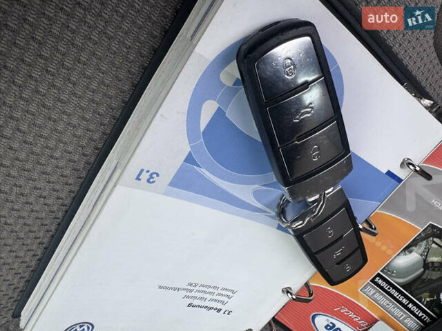 Серый Фольксваген Пассат, объемом двигателя 1.6 л и пробегом 243 тыс. км за 6450 $, фото 40 на Automoto.ua