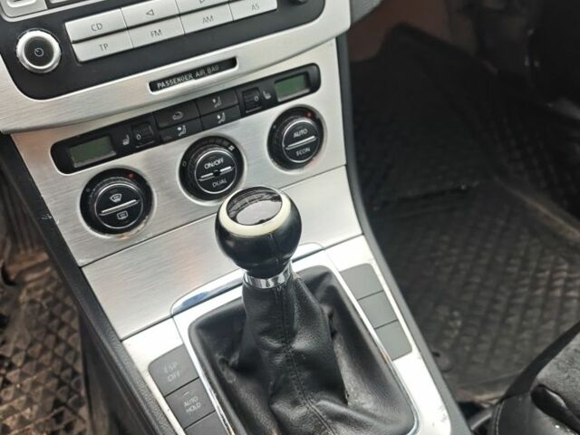 Сірий Фольксваген Пассат, об'ємом двигуна 1.9 л та пробігом 302 тис. км за 2100 $, фото 3 на Automoto.ua