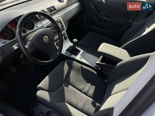 Сірий Фольксваген Пассат, об'ємом двигуна 1.8 л та пробігом 220 тис. км за 6800 $, фото 10 на Automoto.ua