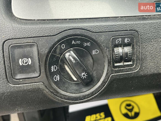 Серый Фольксваген Пассат, объемом двигателя 1.97 л и пробегом 265 тыс. км за 5999 $, фото 12 на Automoto.ua