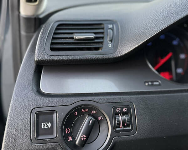 Сірий Фольксваген Пассат, об'ємом двигуна 1.97 л та пробігом 377 тис. км за 6500 $, фото 15 на Automoto.ua