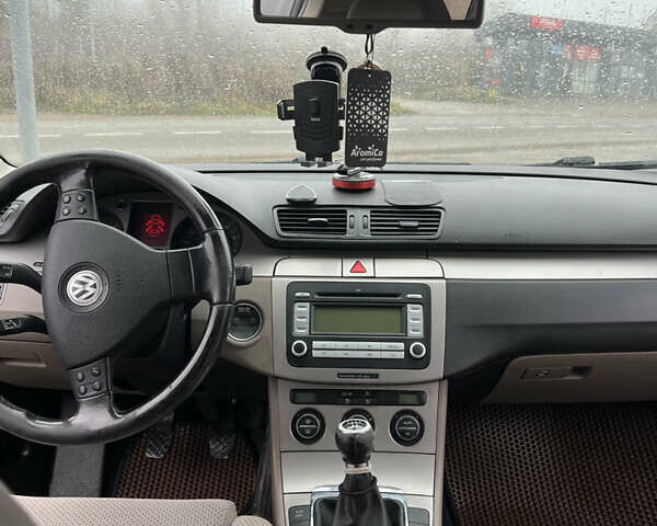 Серый Фольксваген Пассат, объемом двигателя 1.9 л и пробегом 305 тыс. км за 6600 $, фото 12 на Automoto.ua