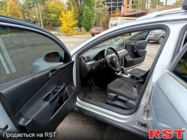 Серый Фольксваген Пассат, объемом двигателя 3.2 л и пробегом 298 тыс. км за 6250 $, фото 5 на Automoto.ua