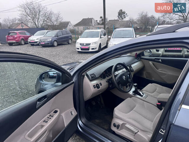 Серый Фольксваген Пассат, объемом двигателя 1.6 л и пробегом 243 тыс. км за 6450 $, фото 25 на Automoto.ua