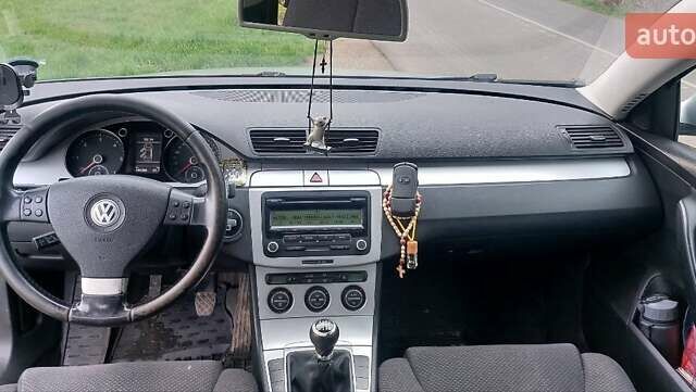 Серый Фольксваген Пассат, объемом двигателя 2 л и пробегом 290 тыс. км за 5700 $, фото 7 на Automoto.ua