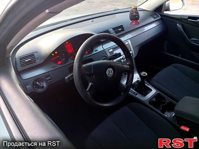 Серый Фольксваген Пассат, объемом двигателя 2 л и пробегом 275 тыс. км за 6000 $, фото 5 на Automoto.ua