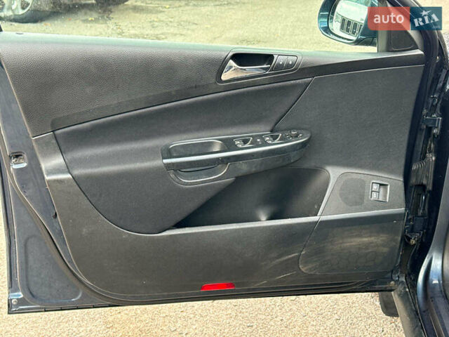 Серый Фольксваген Пассат, объемом двигателя 1.8 л и пробегом 292 тыс. км за 8740 $, фото 9 на Automoto.ua