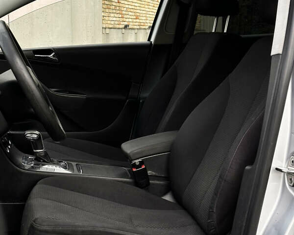 Серый Фольксваген Пассат, объемом двигателя 1.97 л и пробегом 349 тыс. км за 4850 $, фото 32 на Automoto.ua