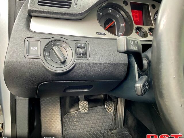 Сірий Фольксваген Пассат, об'ємом двигуна 2 л та пробігом 351 тис. км за 5000 $, фото 8 на Automoto.ua