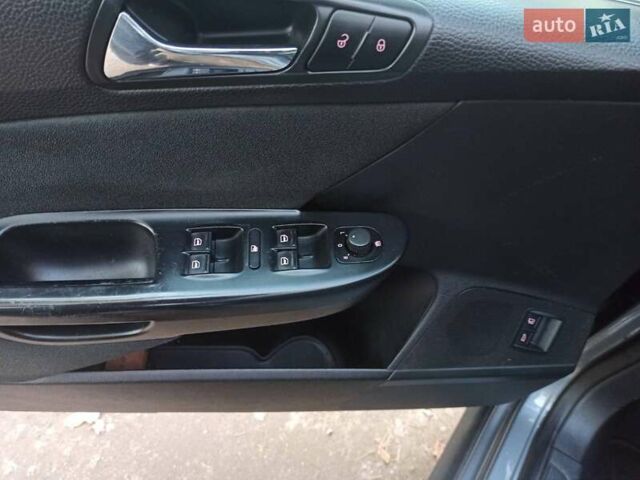 Сірий Фольксваген Пассат, об'ємом двигуна 1.8 л та пробігом 300 тис. км за 7099 $, фото 4 на Automoto.ua