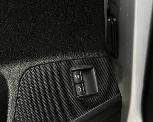 Серый Фольксваген Пассат, объемом двигателя 1.97 л и пробегом 349 тыс. км за 4850 $, фото 33 на Automoto.ua