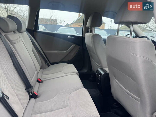 Серый Фольксваген Пассат, объемом двигателя 1.6 л и пробегом 243 тыс. км за 6450 $, фото 34 на Automoto.ua