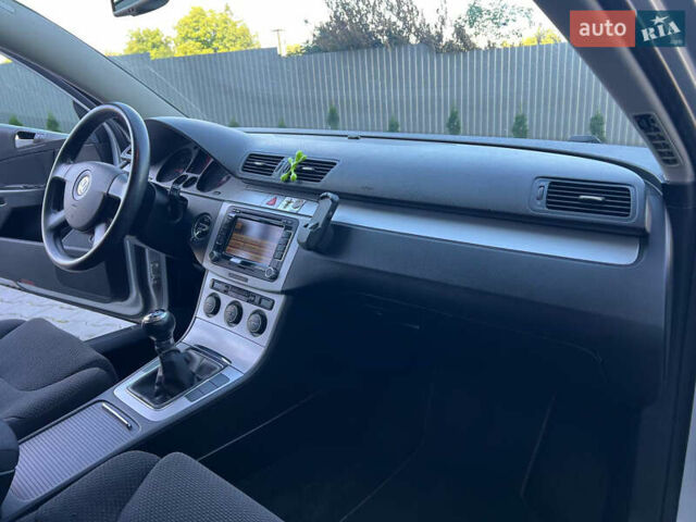 Сірий Фольксваген Пассат, об'ємом двигуна 1.97 л та пробігом 245 тис. км за 5999 $, фото 28 на Automoto.ua