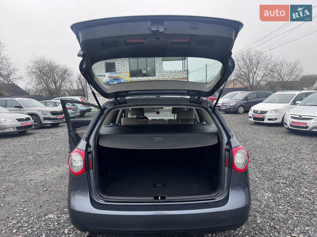 Серый Фольксваген Пассат, объемом двигателя 1.6 л и пробегом 243 тыс. км за 6450 $, фото 28 на Automoto.ua