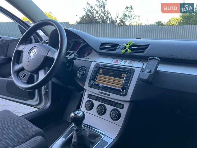 Сірий Фольксваген Пассат, об'ємом двигуна 1.97 л та пробігом 245 тис. км за 5999 $, фото 27 на Automoto.ua