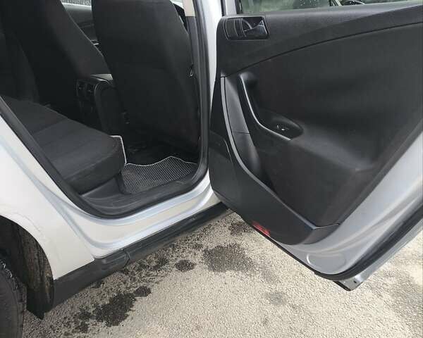 Серый Фольксваген Пассат, объемом двигателя 1.97 л и пробегом 222 тыс. км за 5400 $, фото 12 на Automoto.ua