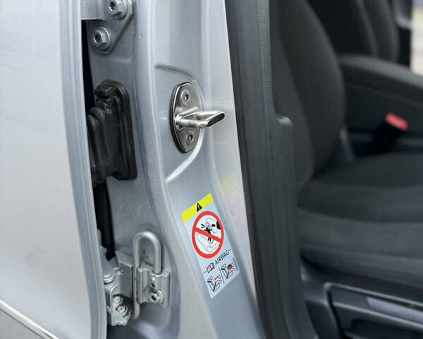 Серый Фольксваген Пассат, объемом двигателя 1.97 л и пробегом 286 тыс. км за 6750 $, фото 62 на Automoto.ua