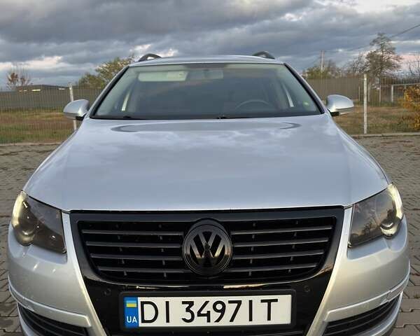 Фольксваген Пассат 2008 в Глубокой на Automoto.ua Серый Фольксваген Пассат, объемом двигателя 1.97 л и пробегом 385 тыс. км за 5999 $, фото 3 на Automoto.ua