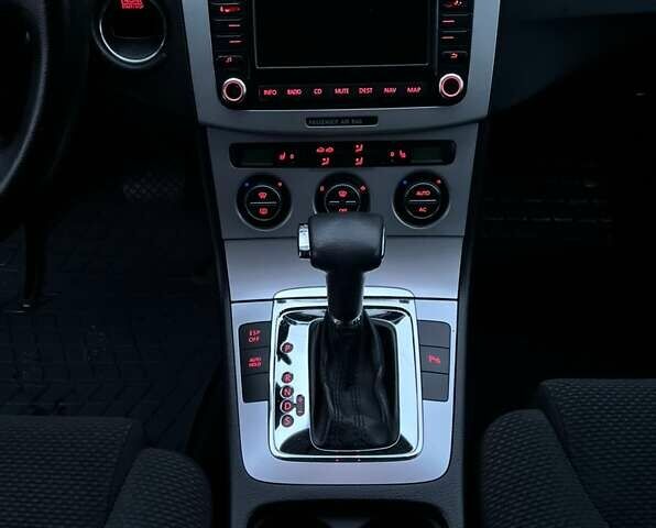 Сірий Фольксваген Пассат, об'ємом двигуна 1.8 л та пробігом 298 тис. км за 5999 $, фото 24 на Automoto.ua