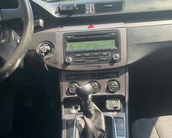 Серый Фольксваген Пассат, объемом двигателя 1.9 л и пробегом 380 тыс. км за 5500 $, фото 7 на Automoto.ua